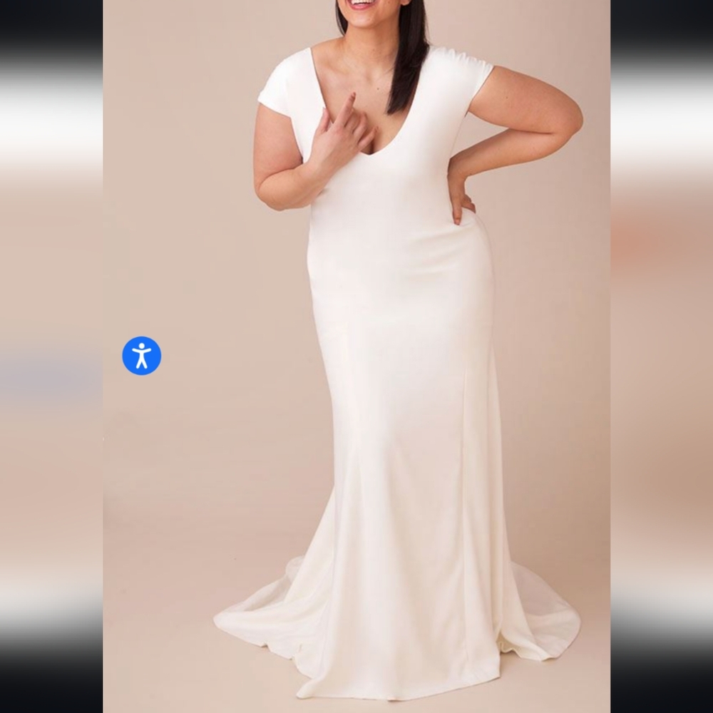 Theia V-Neck Short Sleeve Wedding Gown